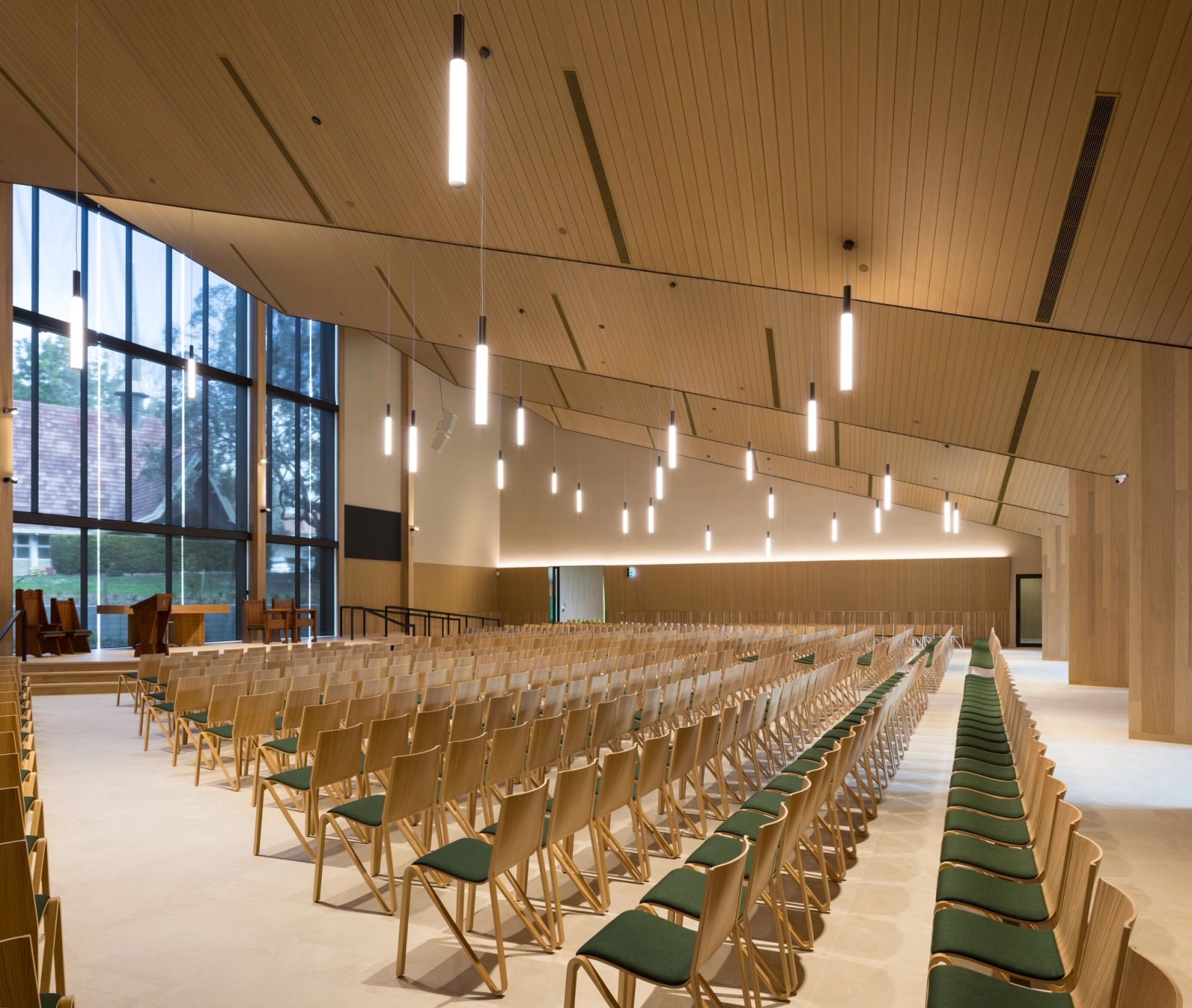 InnoCeil ceiling planes folding over the chapel seating